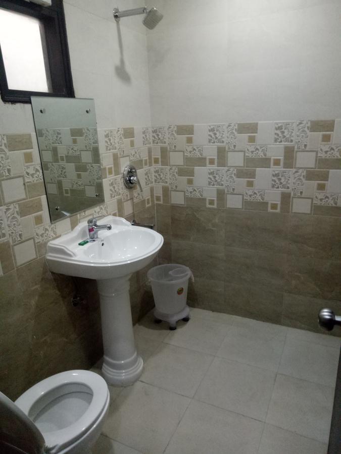Hotel Nathu Palace Nuova Delhi Esterno foto